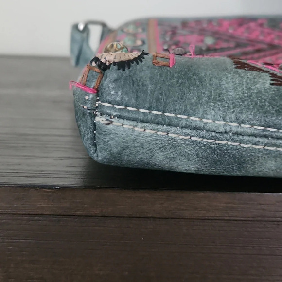 - P&G Tribal Print Crossbody Bag - Picture 9 of 10